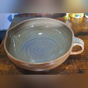 Gorgeous Moss Pottery Pot Luck  Studio Mix Pour Handle Batter Bowl MINT